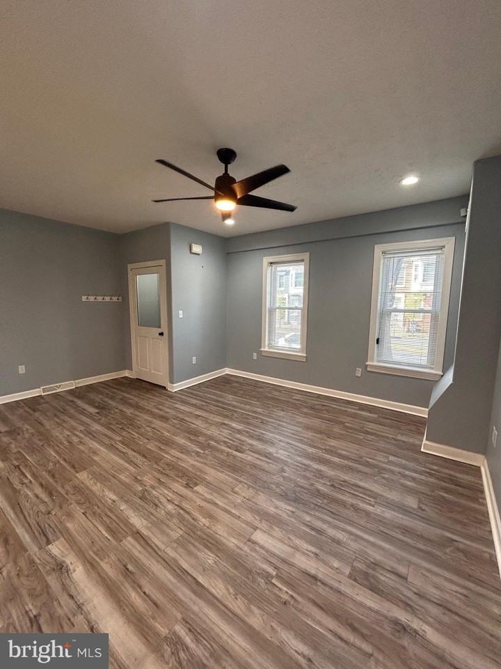 447 S George St - Photo 3 of 11