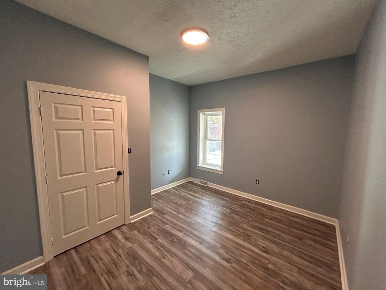 447 S George St - Photo 5 of 11