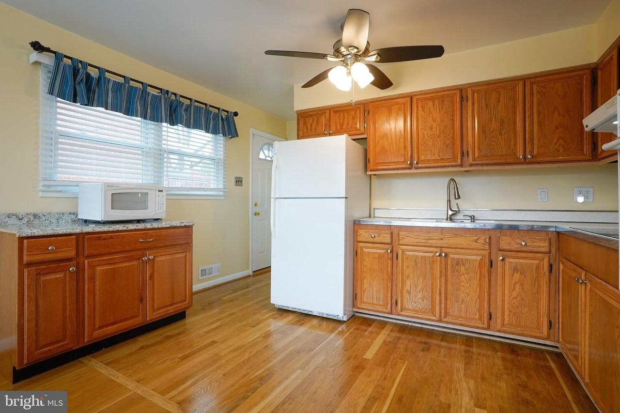 2017 N Cameron St - Photo 4 of 17