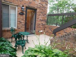 featured image of 1741 S Hayes St Unit 1