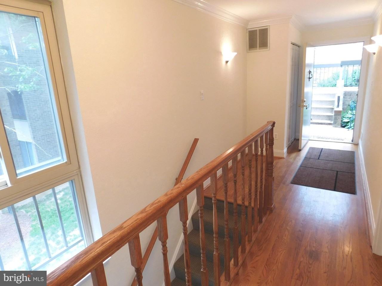 1741 S Hayes St Unit 1 - Photo 3 of 26