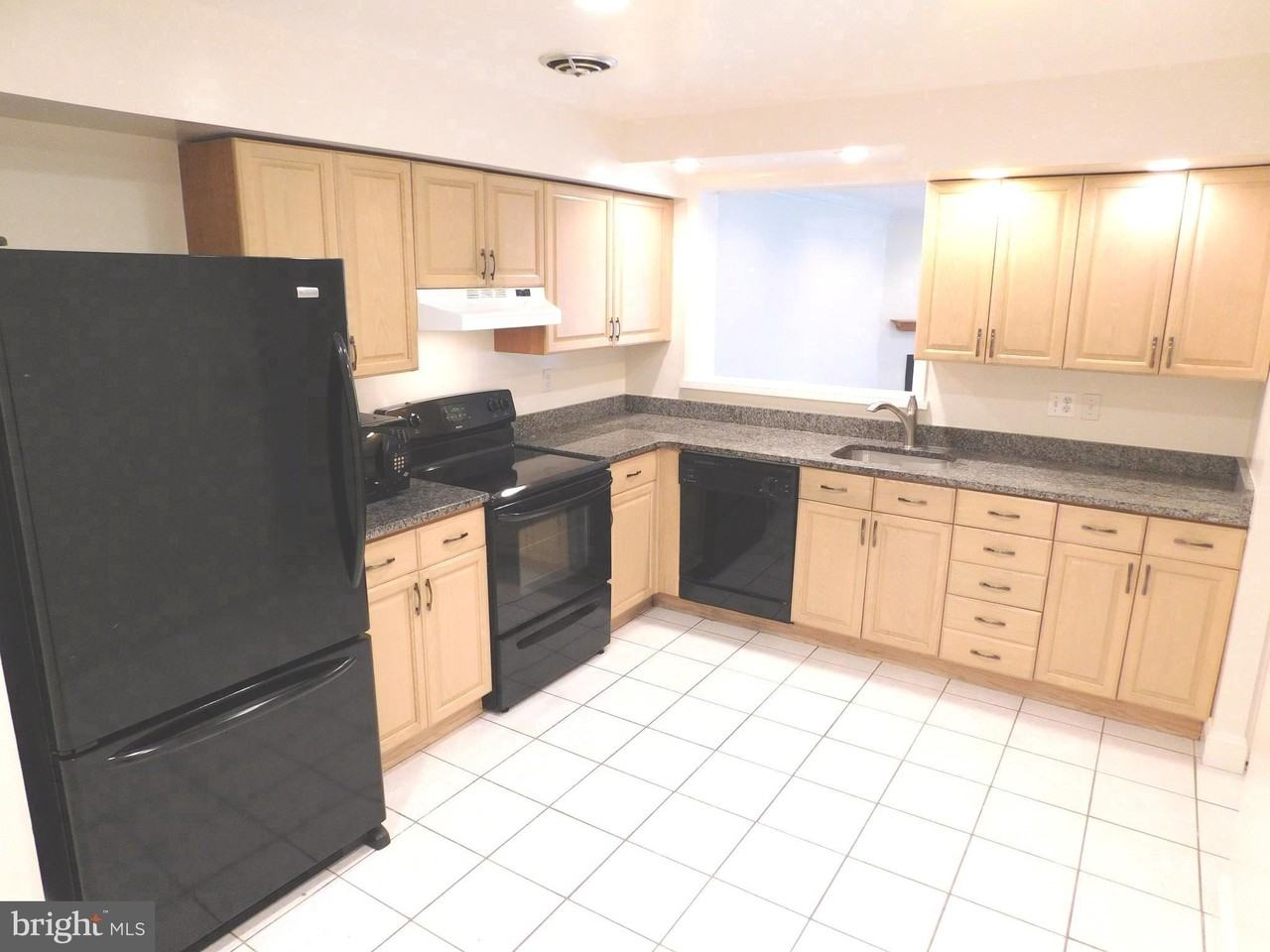 1741 S Hayes St Unit 1 - Photo 4 of 26