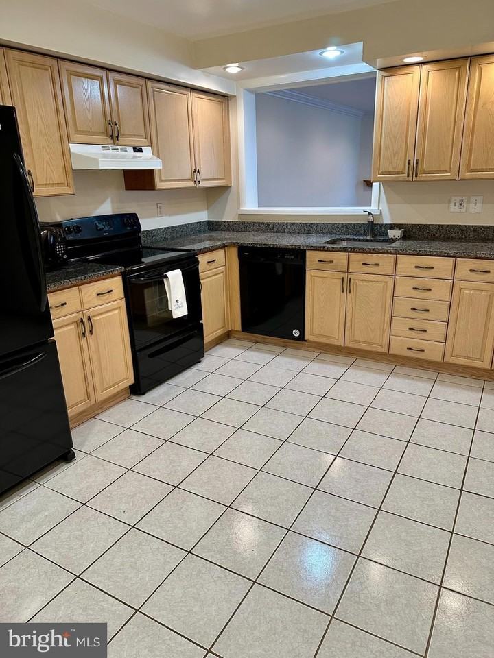 1741 S Hayes St Unit 1 - Photo 6 of 26