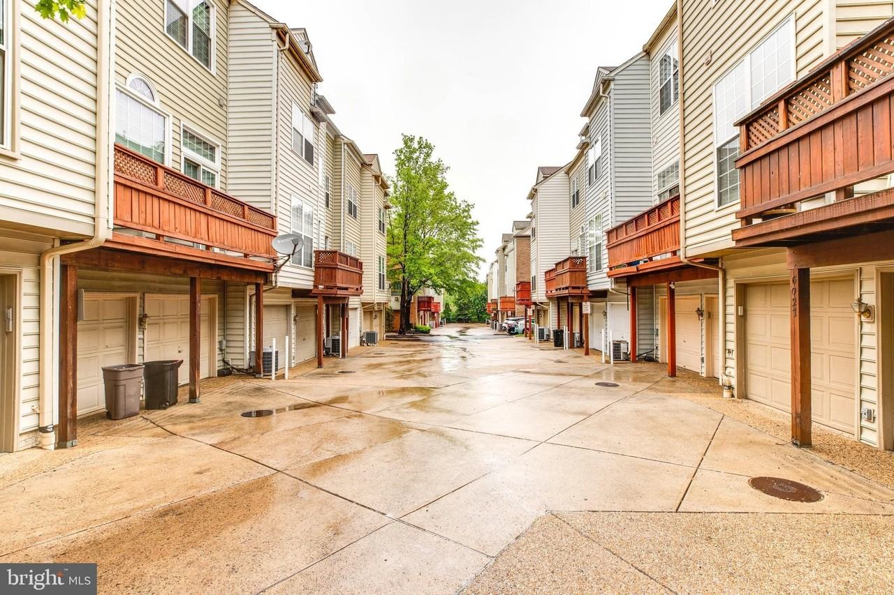 6021 Riddle Walk - Photo 4 of 35