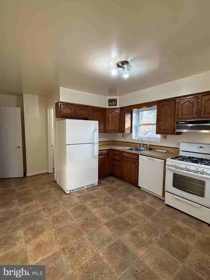 5390 Taney Ave - Photo 2 of 22