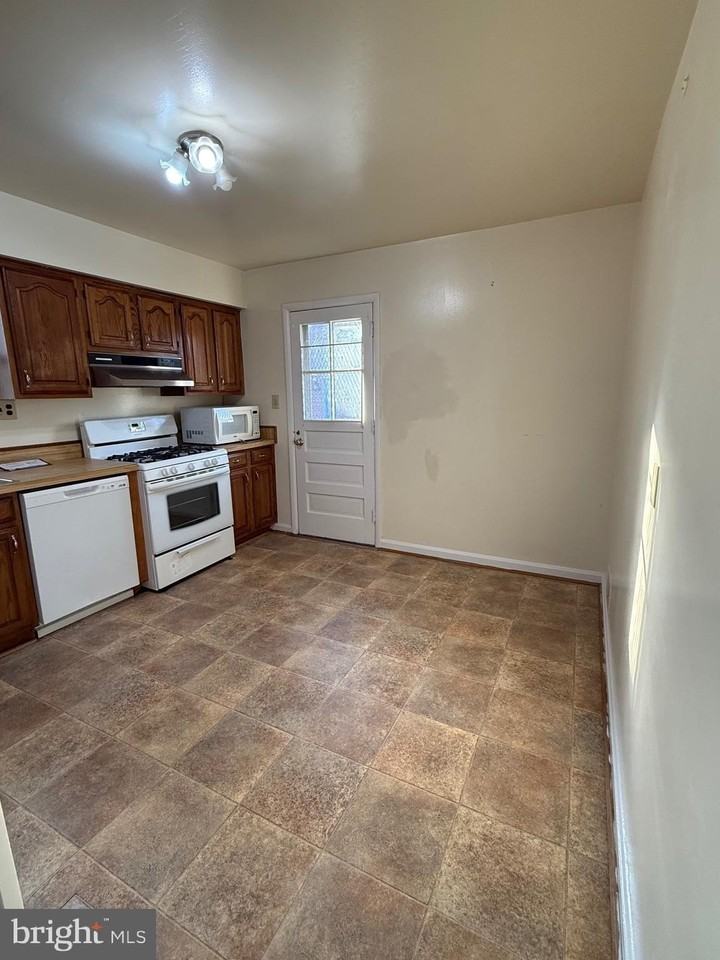 5390 Taney Ave - Photo 3 of 22