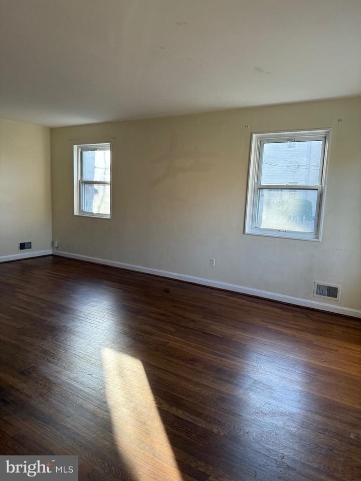 5390 Taney Ave - Photo 4 of 22