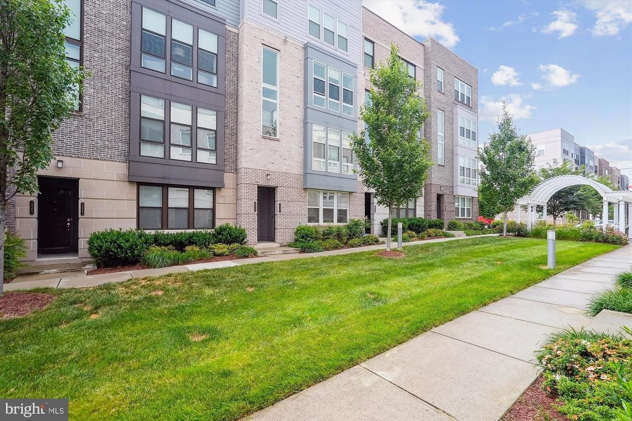 13358 Sherwood Park Ln - Photo 3 of 50