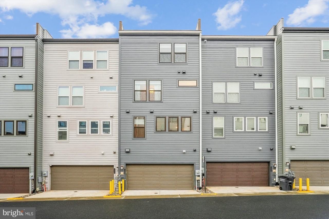 13358 Sherwood Park Ln - Photo 4 of 50