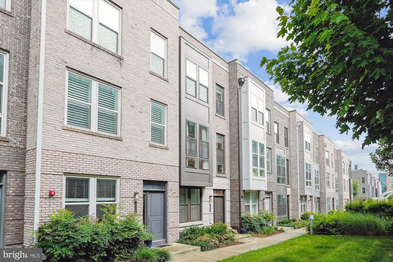 13358 Sherwood Park Ln - Photo 5 of 50