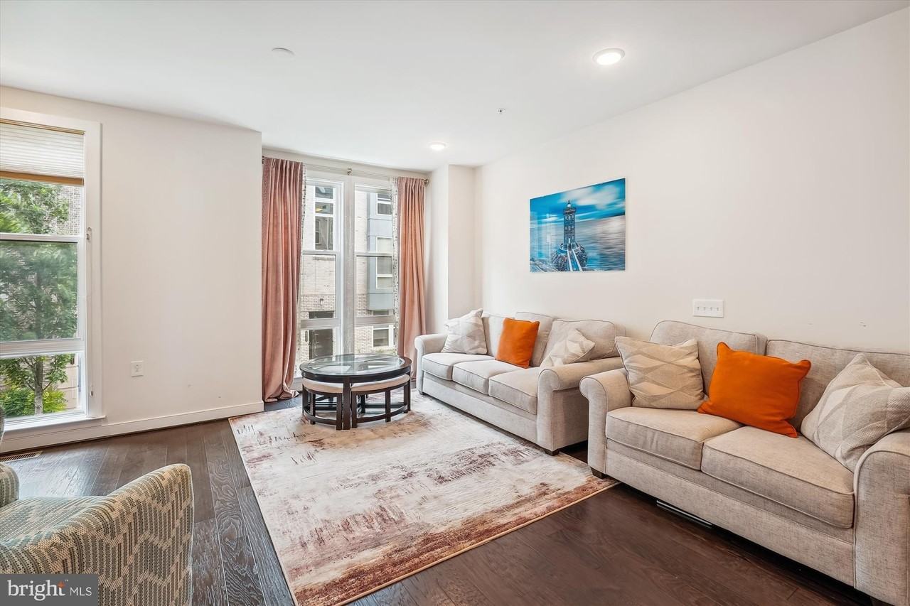 13358 Sherwood Park Ln - Photo 7 of 50