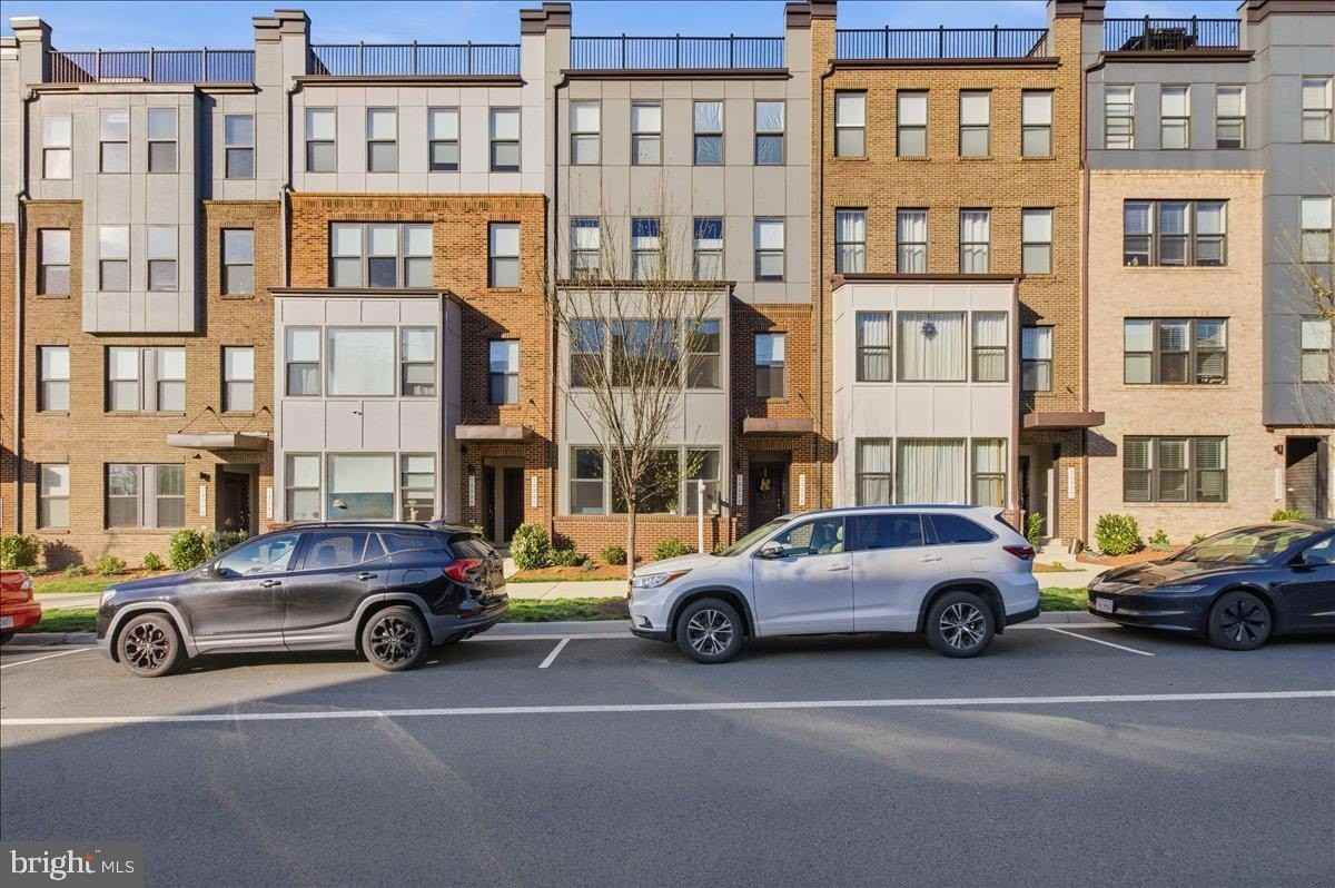 13538 Sayward Blvd #109 - Photo 3 of 34