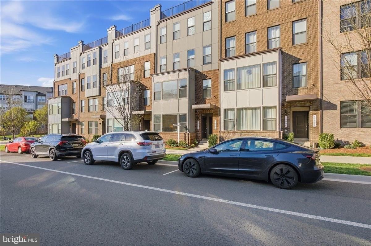 13538 Sayward Blvd #109 - Photo 4 of 34