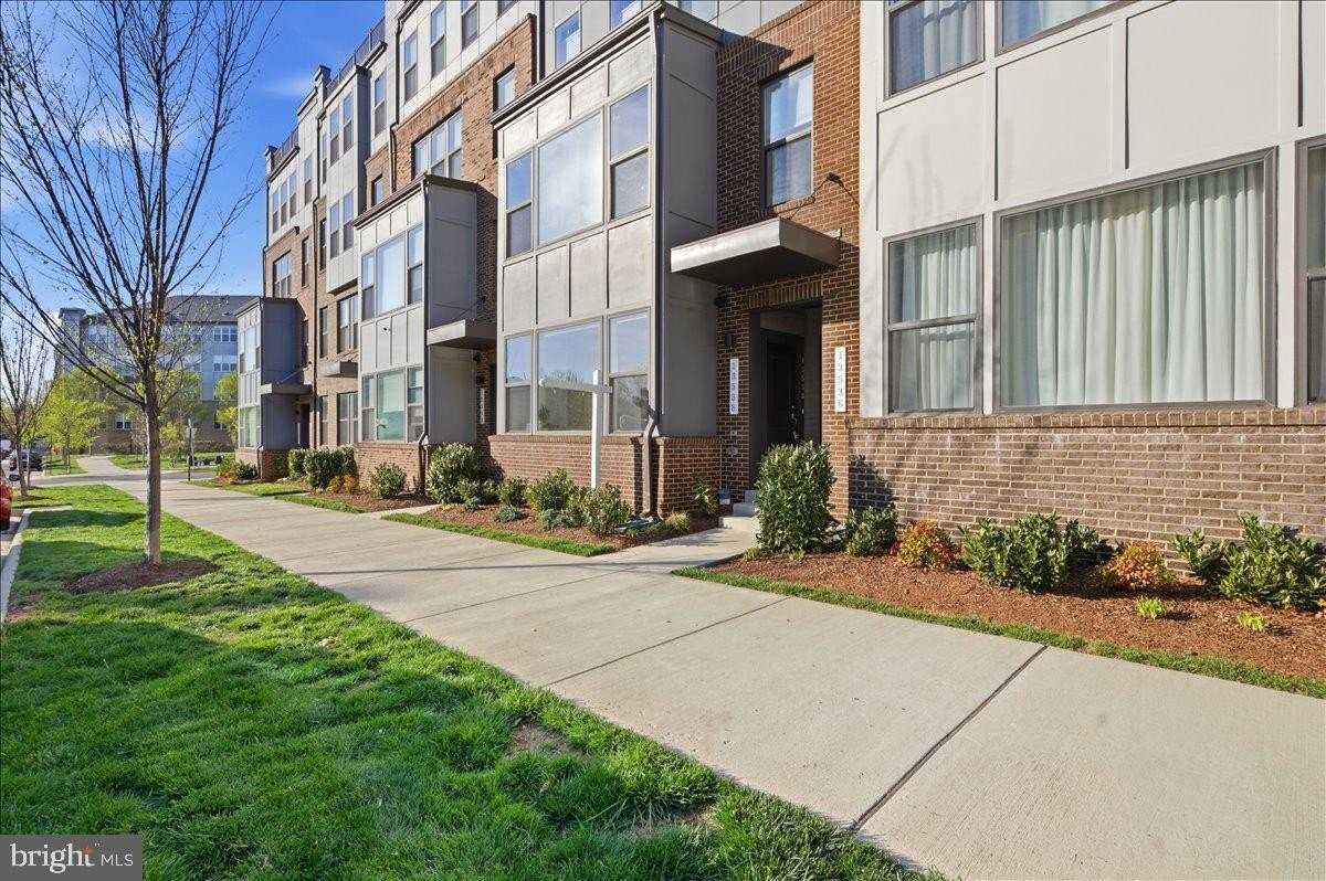 13538 Sayward Blvd #109 - Photo 5 of 34