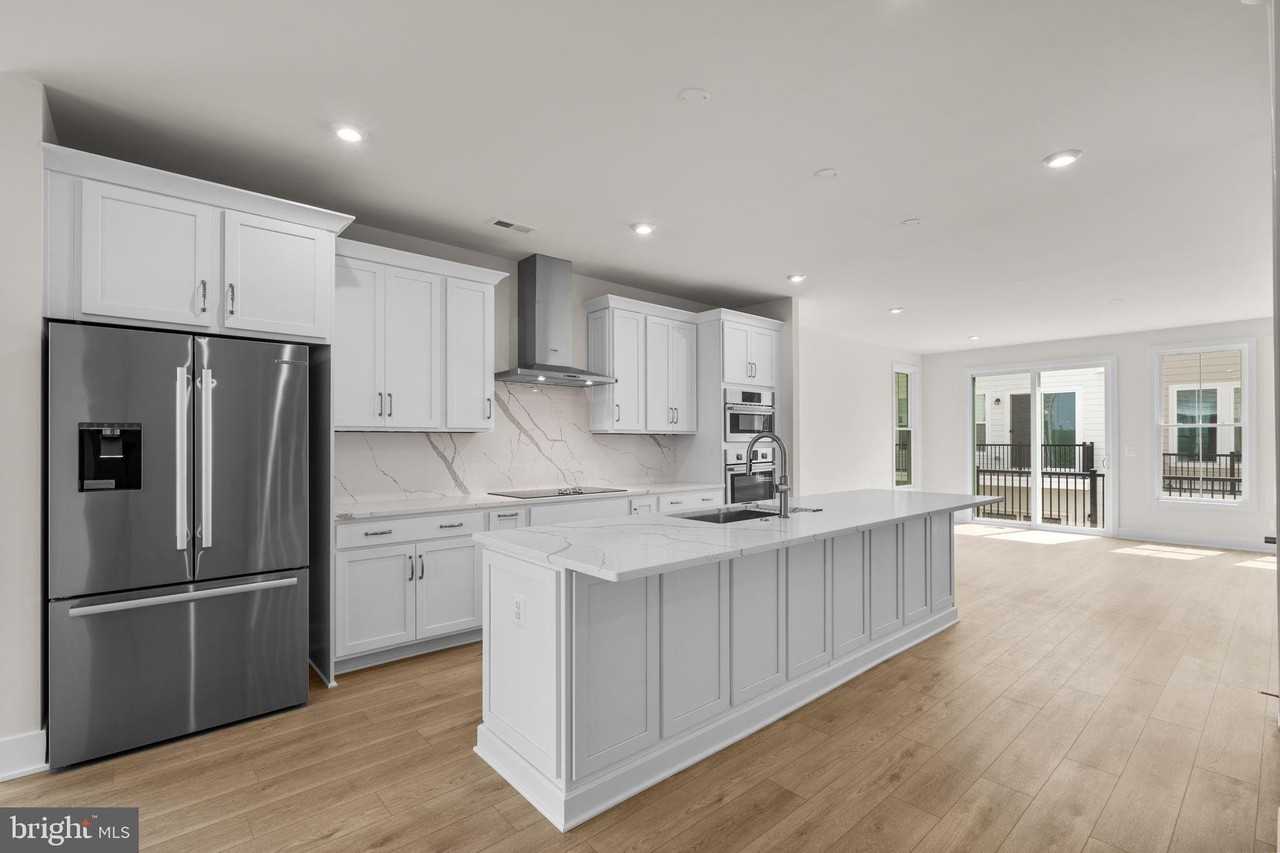 13922 Aviation Pl - Photo 3 of 18