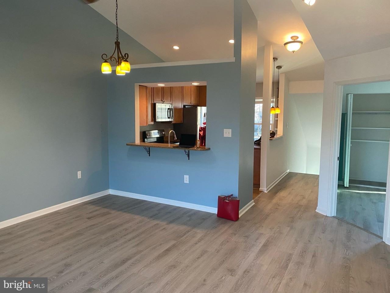 2940 Yarling Ct - Photo 3 of 8