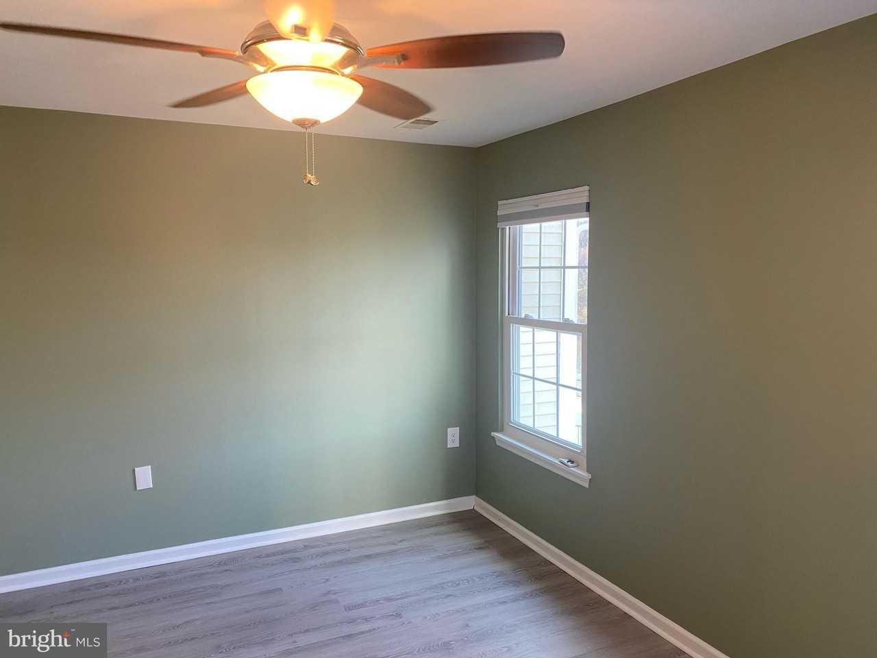 2940 Yarling Ct - Photo 4 of 8