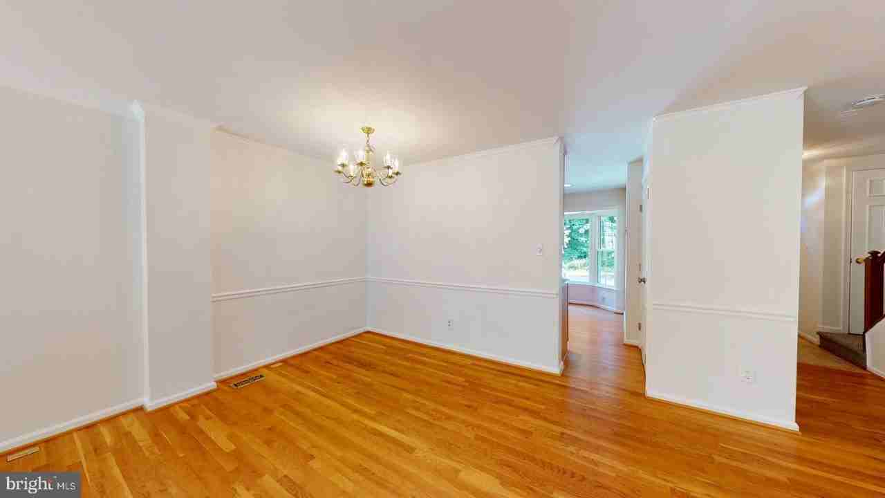 5739 Oakshore Ct - Photo 6 of 28