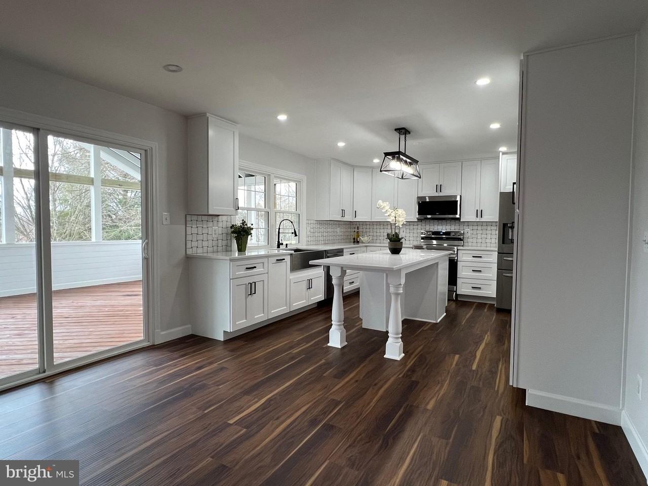 9753 Moor Green Dr - Photo 7 of 50