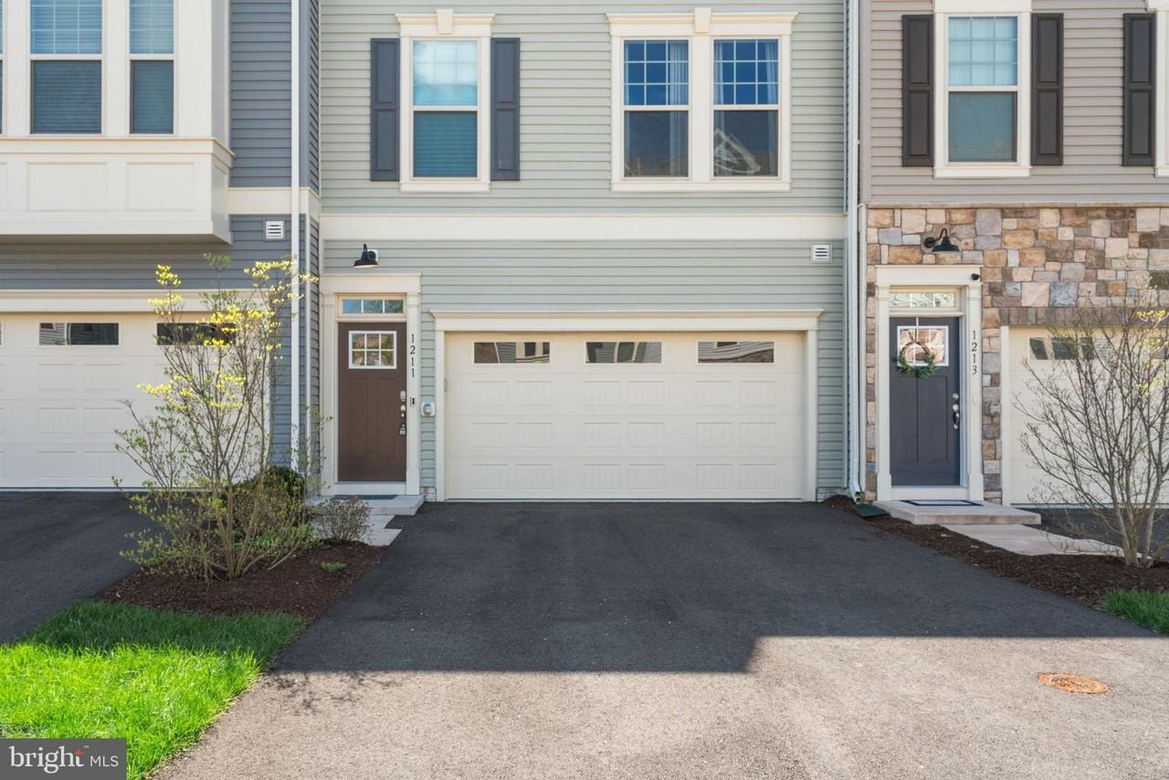 1211 Creek Bank Dr - Photo 2 of 44