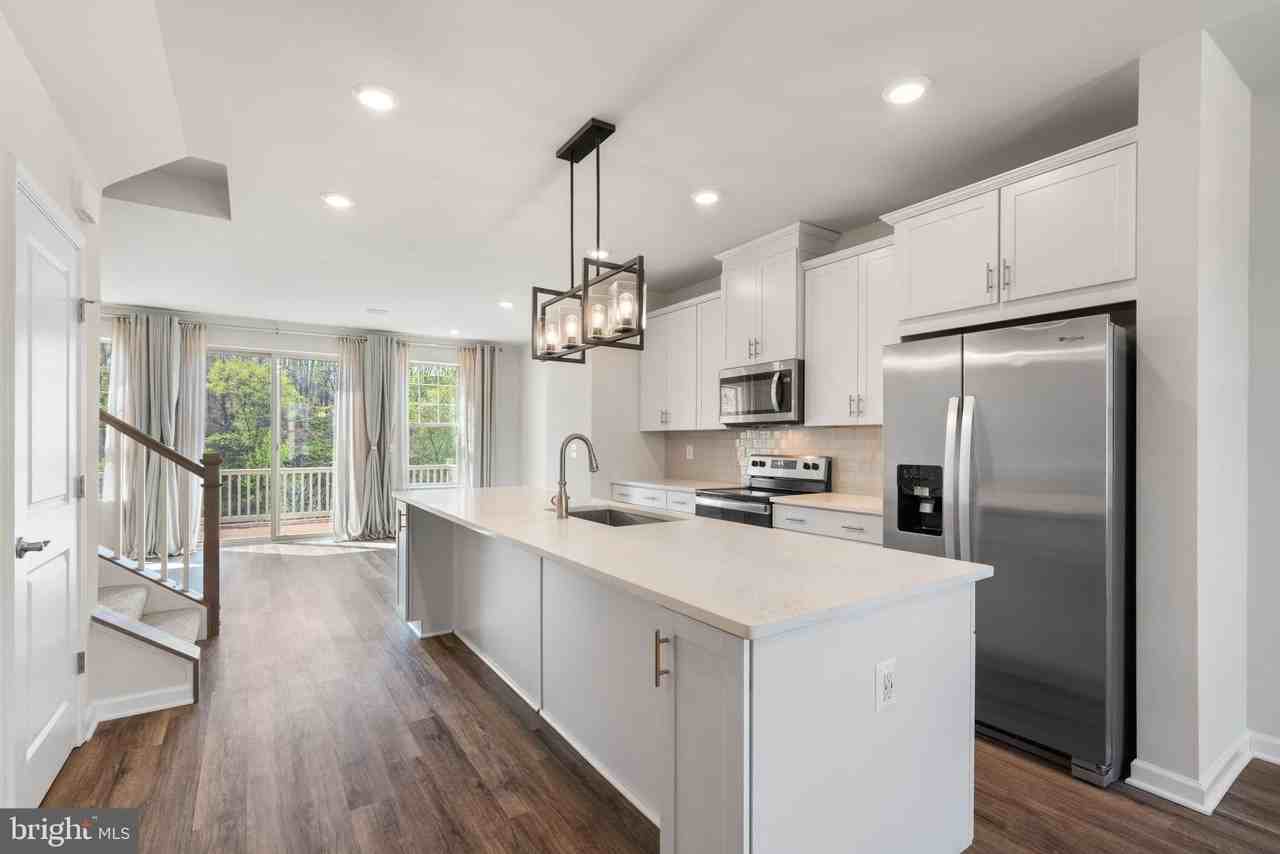 1211 Creek Bank Dr - Photo 4 of 44