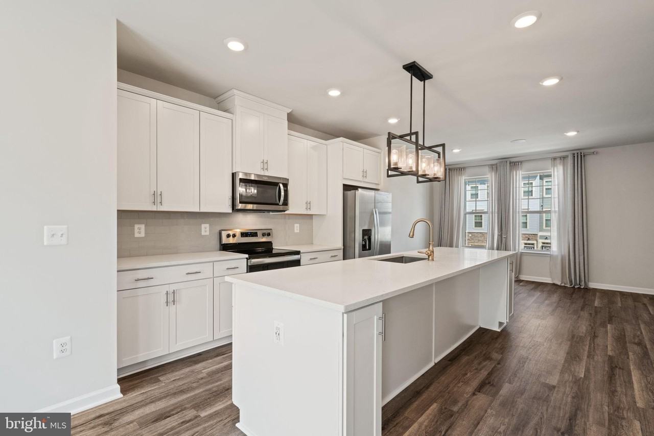 1211 Creek Bank Dr - Photo 5 of 44