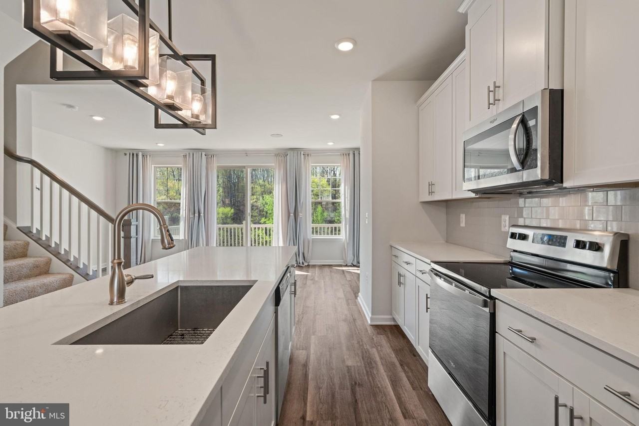 1211 Creek Bank Dr - Photo 7 of 44