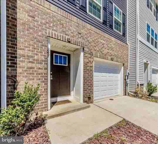 247 Drexel Ct - Photo 2 of 32