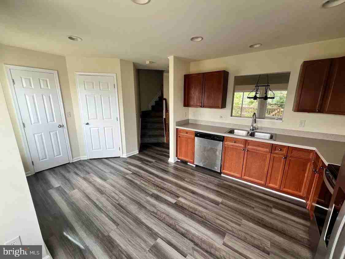 705 PRENTISS Parkway - Photo 6 of 15