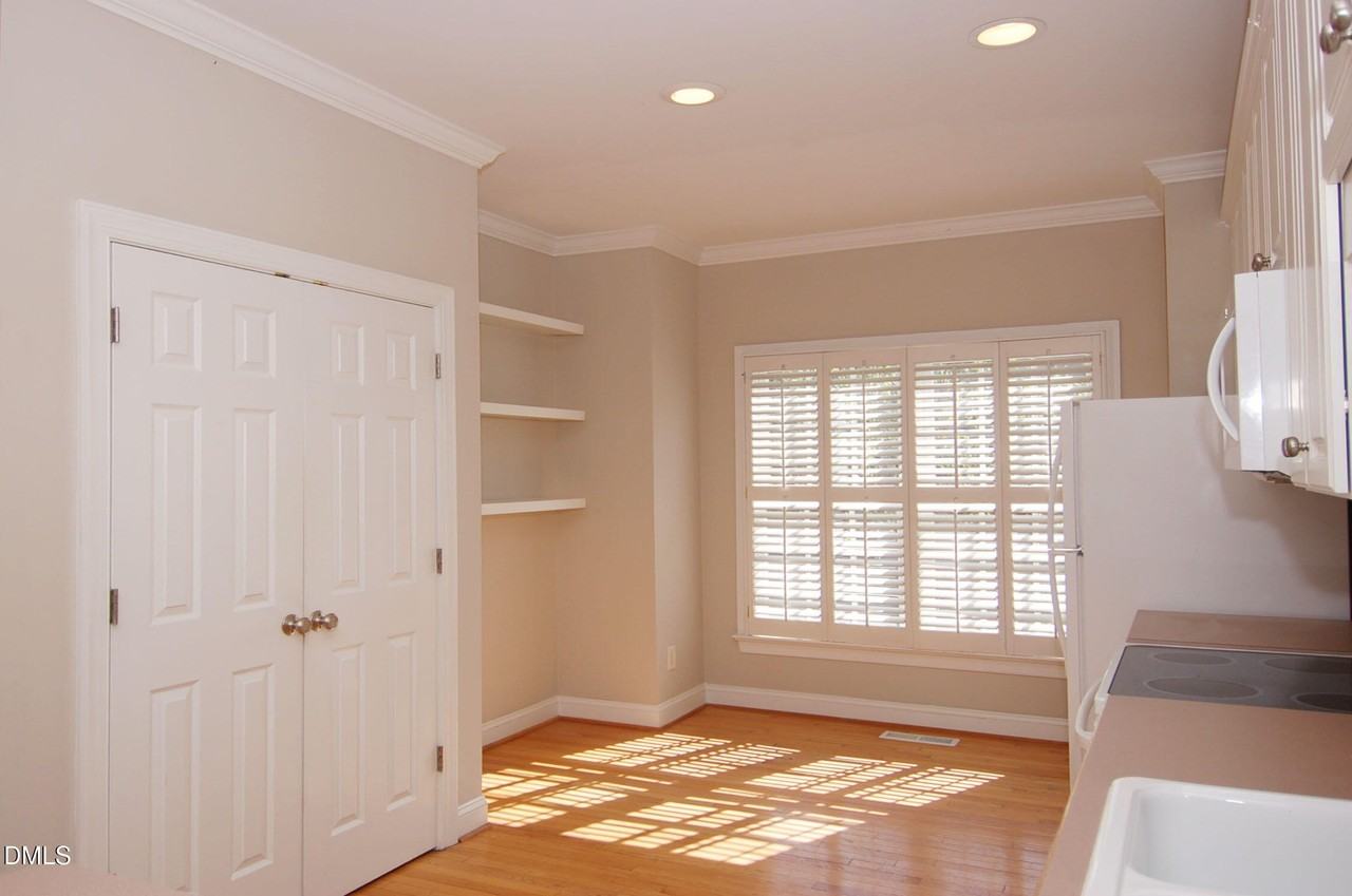 1327 Cameron View Ct - Photo 3 of 16