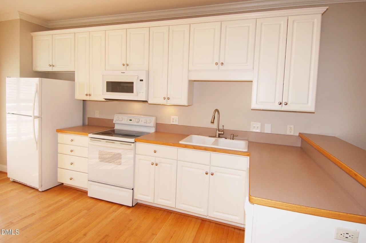 1327 Cameron View Ct - Photo 4 of 16