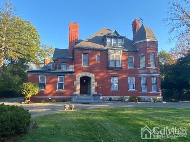 527 W 8th St ## 33 - Photo 2 of 5