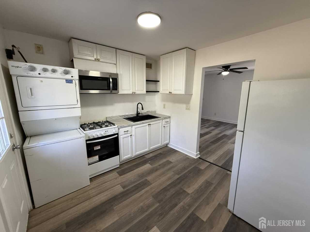 1060 Terrace Blvd - Photo 5 of 15