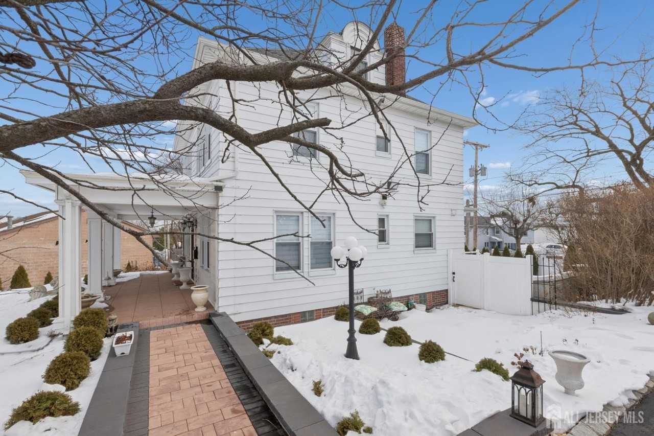 415 Main St - Photo 3 of 30