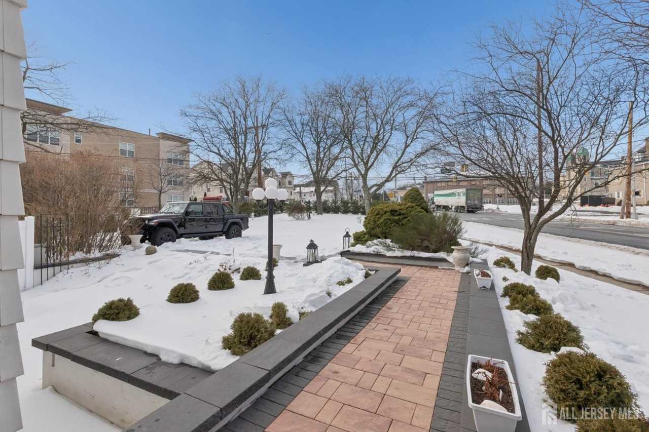 415 Main St - Photo 4 of 30