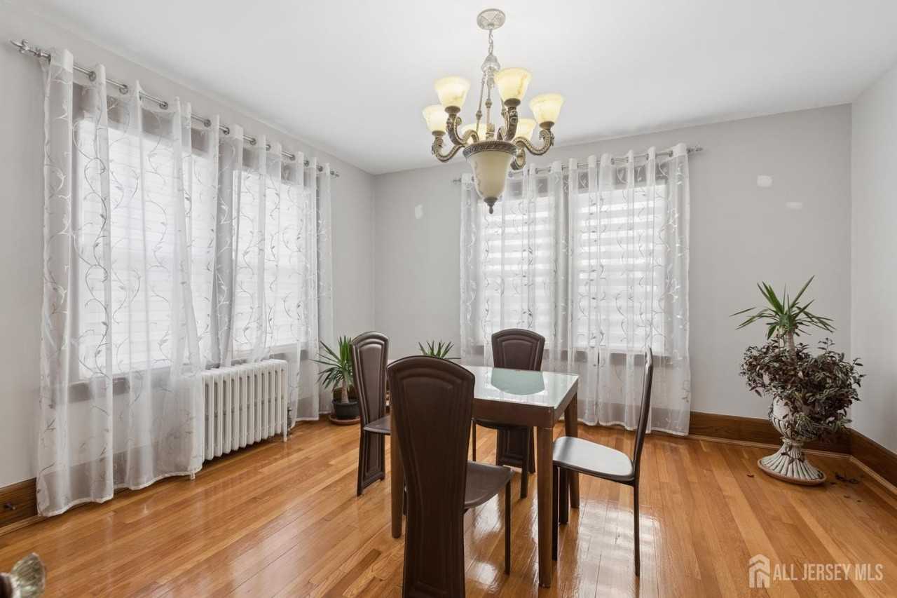 415 Main St - Photo 7 of 30