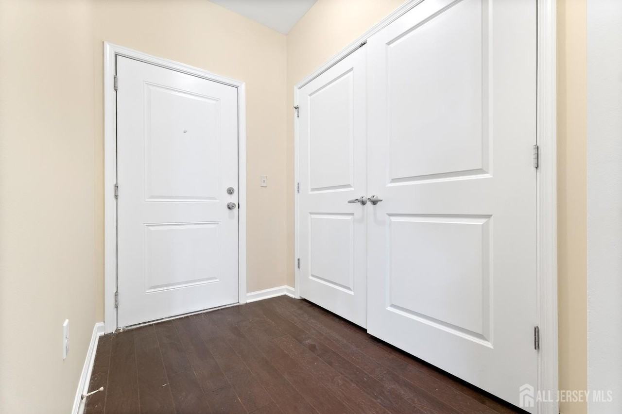 917 Campbell St - Photo 2 of 16