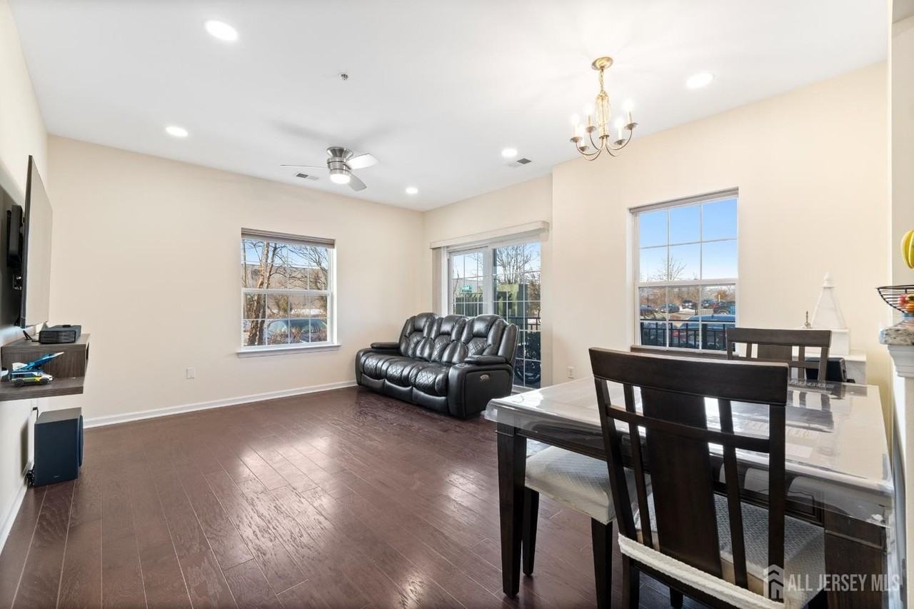 917 Campbell St - Photo 4 of 16