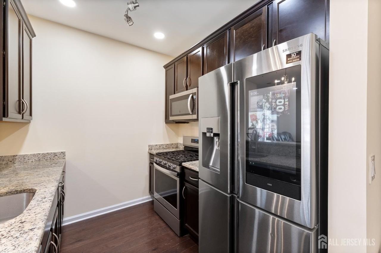 917 Campbell St - Photo 6 of 16