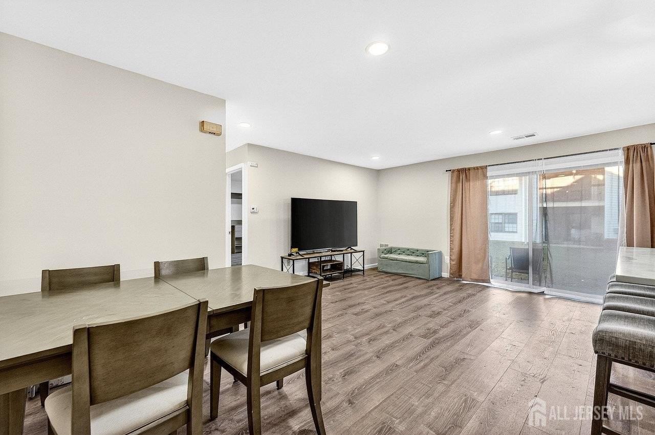 2406 Bayhead Dr - Photo 6 of 10