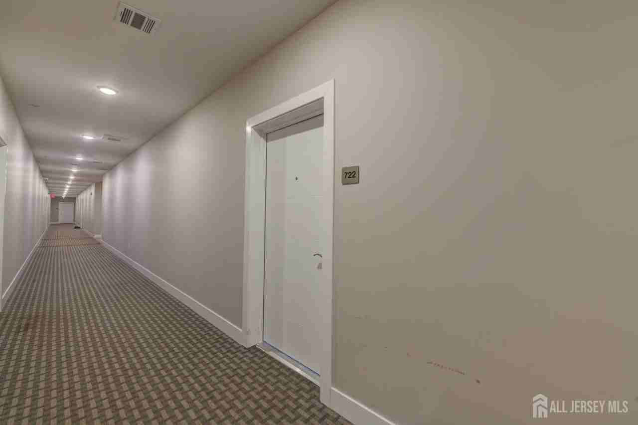 722 Lorhan Dr - Photo 2 of 32