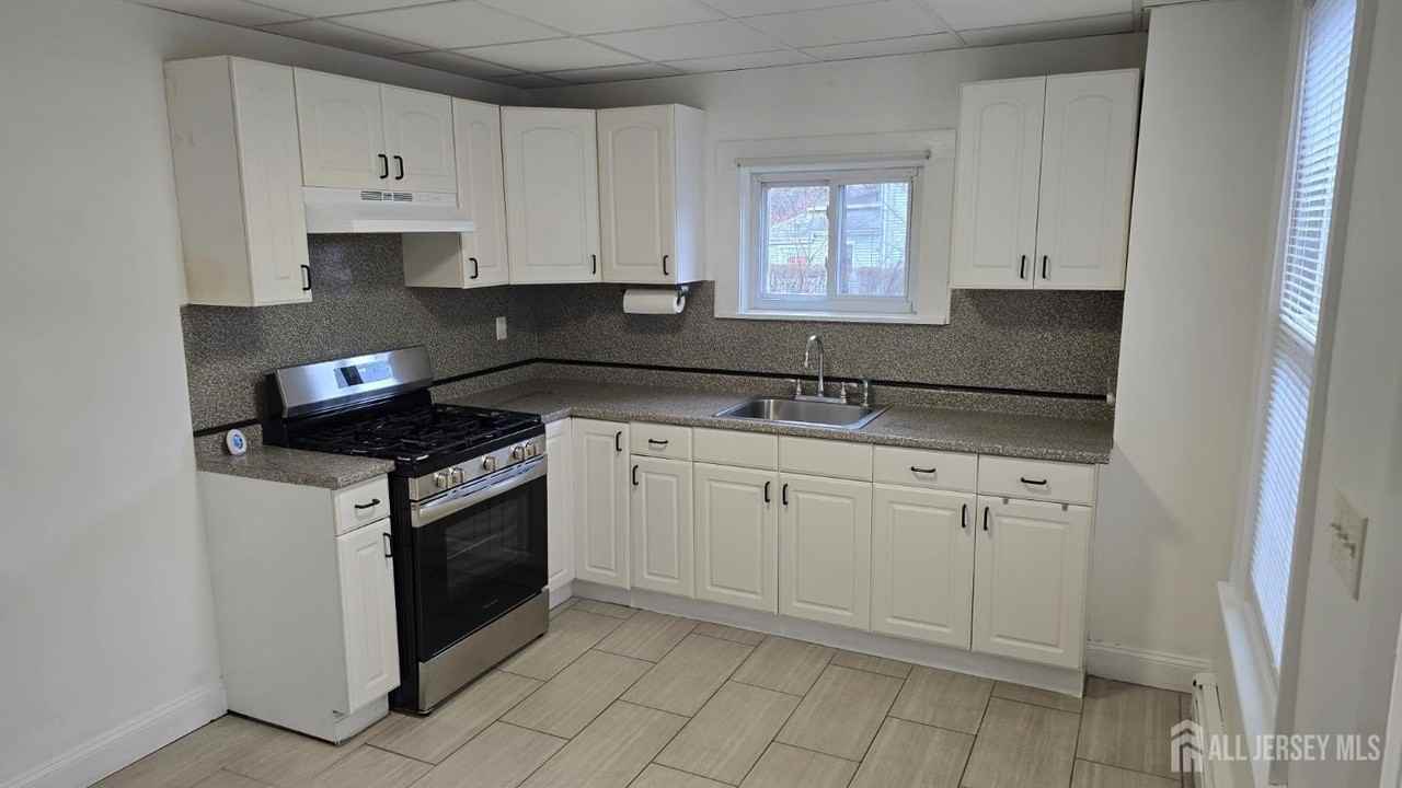 2304 Woodbridge Ave - Photo 5 of 7