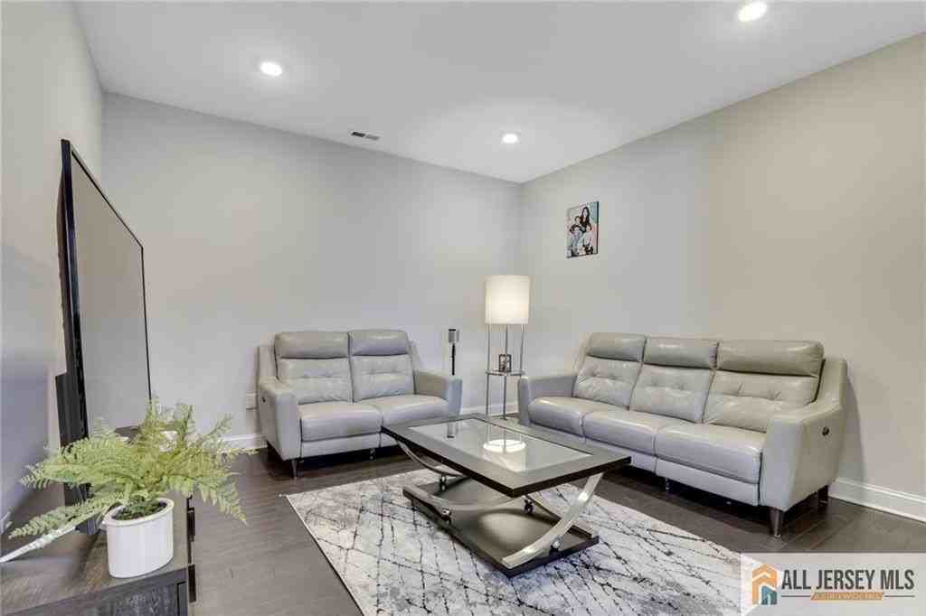 1 Lafayette Way - Photo 6 of 30