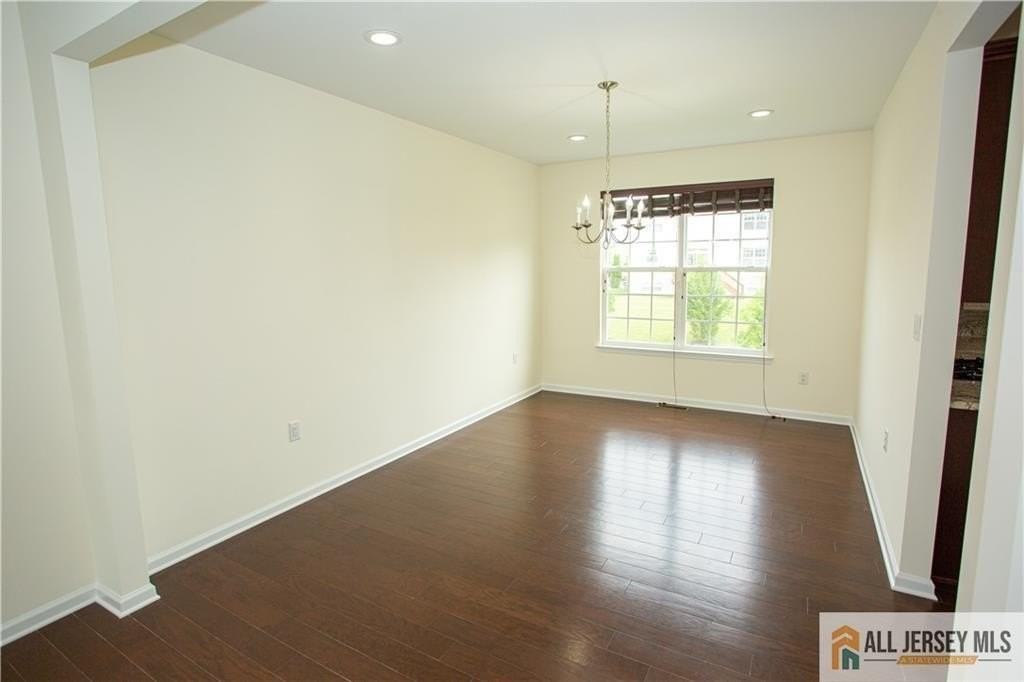 8 Wellesley Ave - Photo 5 of 40