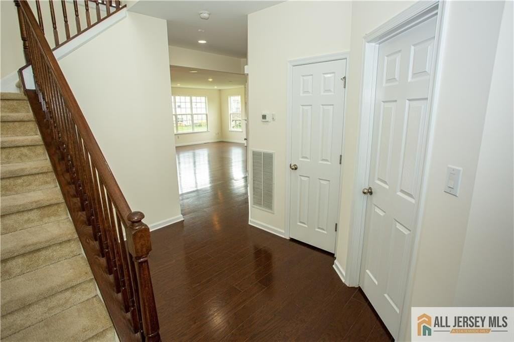 8 Wellesley Ave - Photo 6 of 40