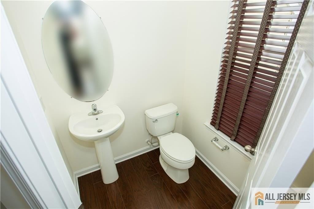 8 Wellesley Ave - Photo 7 of 40