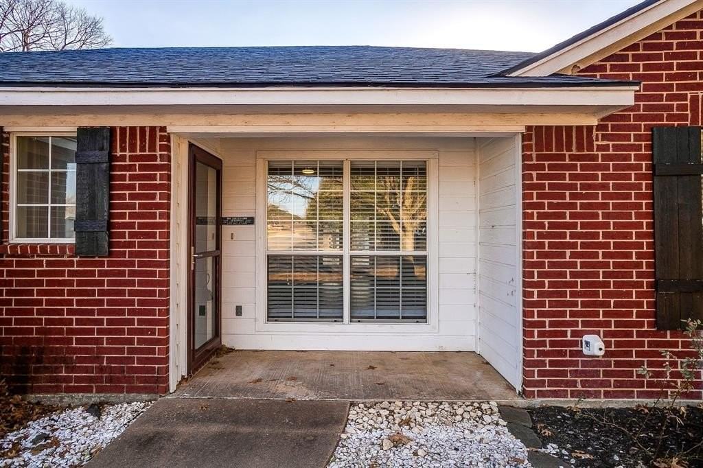 1312 Bradley Ct - Photo 2 of 20