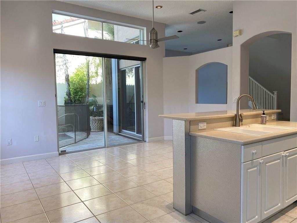 1940 Sweetbay Way - Photo 4 of 8