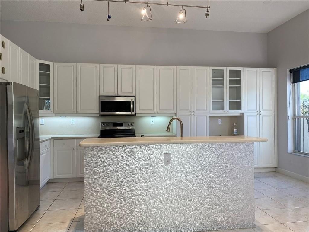 1940 Sweetbay Way - Photo 5 of 8