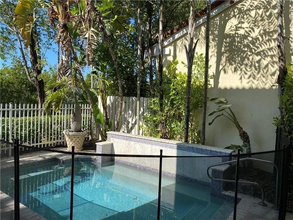 1940 Sweetbay Way - Photo 7 of 8